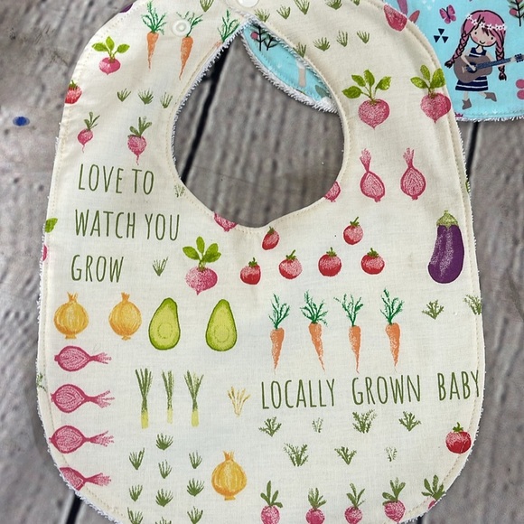 Designer handcrafted cotton Terry bib - Picture 6 of 10